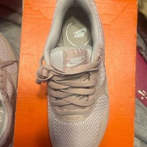 Air Max (Barely Rose|Pink Oxford) size 7